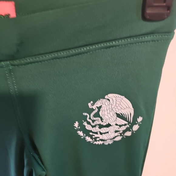 NWOT Women's Tipsy Elves Size XS Mexico Leggings Red Green White - Picture 2 of 7